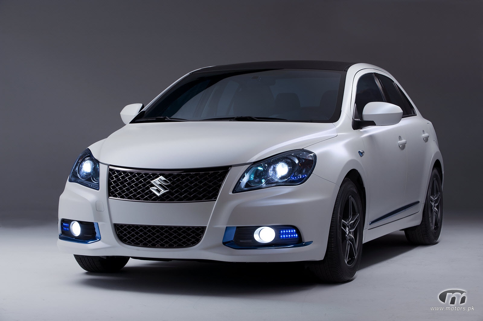 Suzuki Kizashi Launched in Pakistan